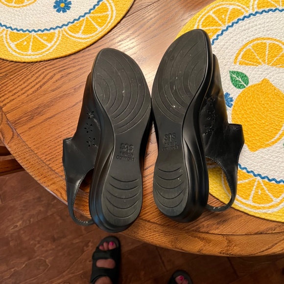 S A S  shoes sandles - Picture 5 of 5